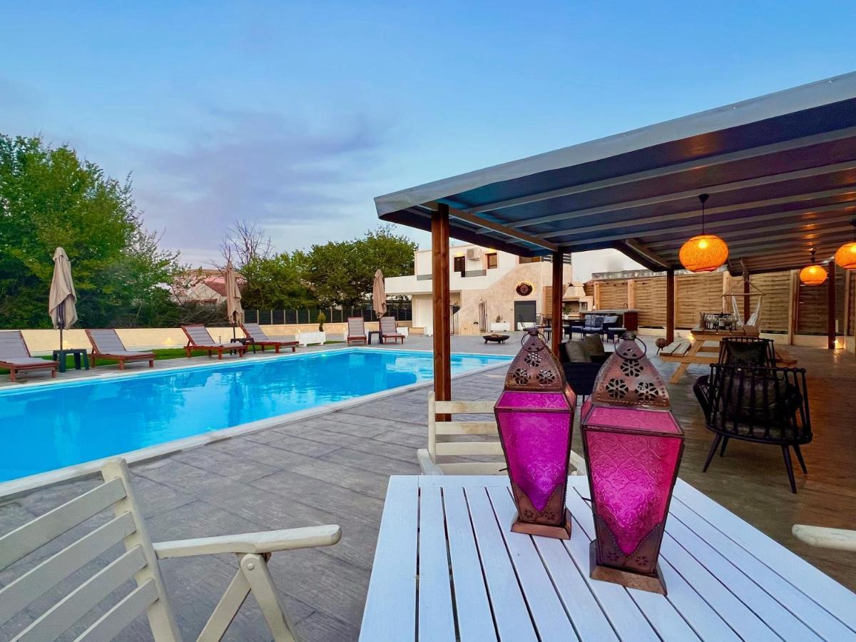 Beach Villa Verano With Private Pool By Dadovillas Sidárion Exteriör bild