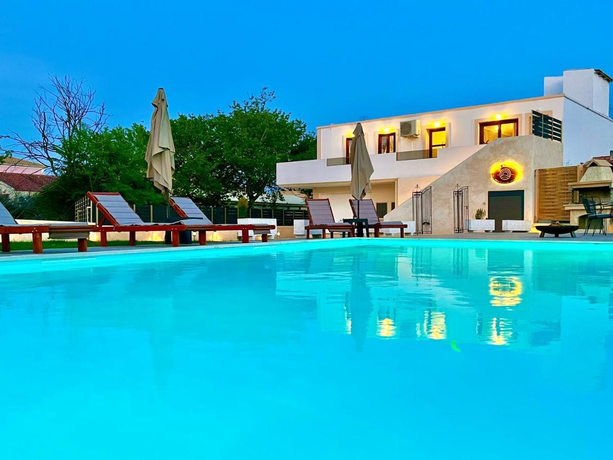 Beach Villa Verano With Private Pool By Dadovillas Sidárion Exteriör bild